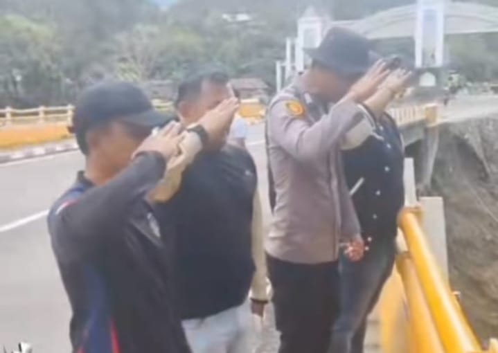 Pencarian Ipda Angga Dihentikan, Rekan Lepas Isak Tangis dan Tabur Bunga di Batang Anai