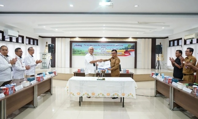 Perkuat Ketahanan Pangan, Bupati Asmar Teken MoU Hibah Tanah dengan Perum Bulog 