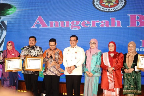 PRBF Beri Anugerah Baiduri sebagai Apresiasi bagi Perempuan Inspiratif Riau