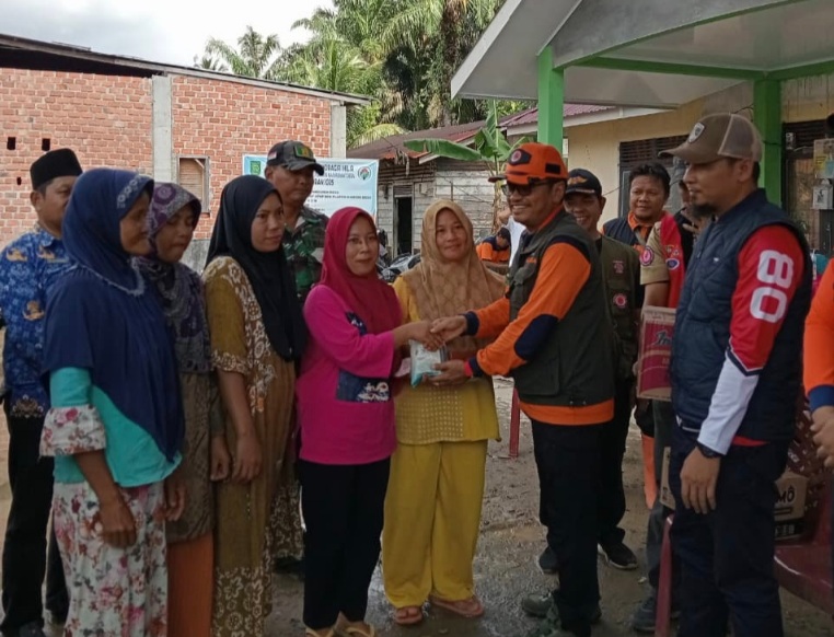 Atas Instruksi Bupati Inhil, Bantuan Provinsi Mulai Disalurkan ke Warga Terdampak Banjir Kemuning