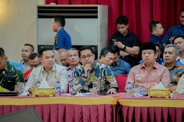 Jelang Nataru, Wabup Rohil Dorong Perbaikan Jalan Lintas dan Penataan Antrean SPBU