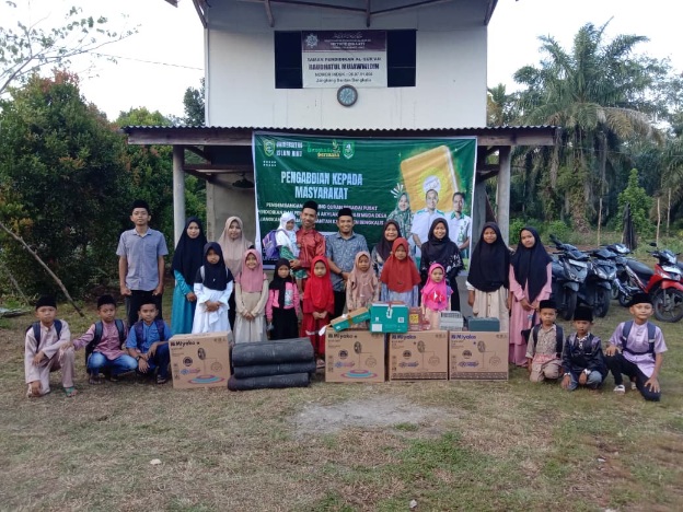 Tim FISIPOL UIR Dukung Digitalisasi dan Fasilitas Pendidikan di Kampung Quran Jangkang