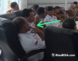 Perda KTR Diabaikan, Parah! Rapat Komisi II DPRD Kuansing Dipenuhi Kepulan Asap Rokok
