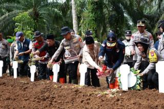 10 Jenazah Korban Galodo Sumbar Dimakamkan Massal Setelah Gagal Diidentifikasi