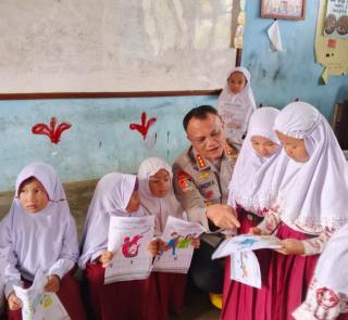 Misi Tim Trauma Healing Polisi Riau Kembalikan Keceriaan Anak-anak di Agam