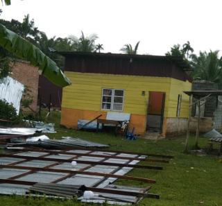 Angin Puting Beliung Terjang Mundam Dumai, Sejumlah Warga Mengungsi