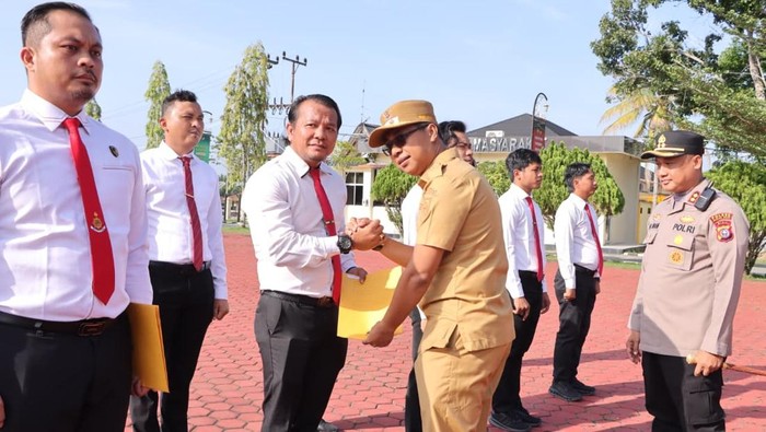 Ungkap 79,9 Kg Sabu, 10 Personel Polres Rohil Terima Penghargaan dari Bupati