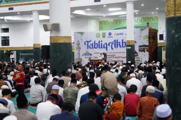 Lautan Jemaah Padati Masjid Raya Annur Pekanbaru Peringati Isra Mi’raj 1447 H