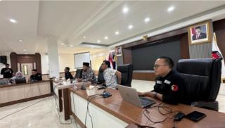 Pastikan Keakuratan Data Parpol, Anggota Bawaslu Riau Awasi Verifikasi Semester II 2025