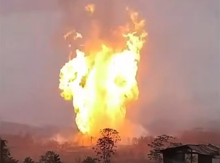 Semburan Api 15 Meter, Duarrr...Pipa Gas PT TGI di Inhil Meledak