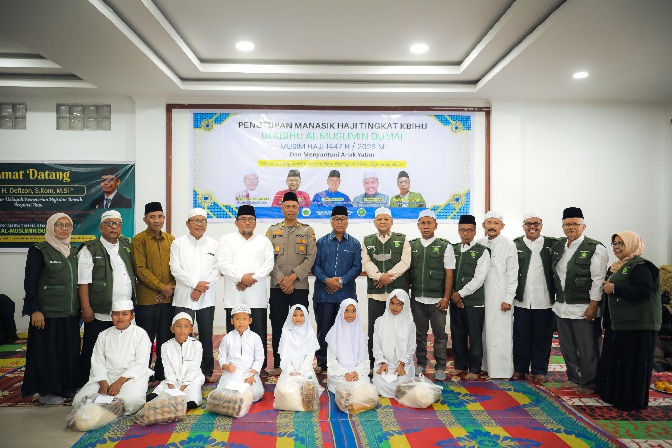 Wawako Dumai Tutup Manasik Haji KBIHU Al-Muslimin Disertai Santunan Anak Yatim