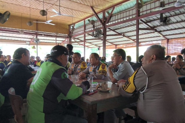 Ditlantas Polda Riau dan Kanwil Jasa Raharja Gelar "Ngobras" Bersama 100 Pengemudi Ojol