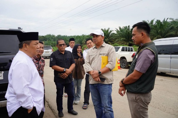 Tinjau Jalan Provinsi Ruas Tapung-Talang Danto, Plt Gubri Minta Perbaikan Rampung Jelang Idulfitri