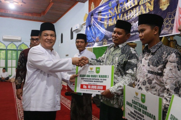 Pemprov Riau Salurkan Bantuan untuk Warga Bukit Kapur
