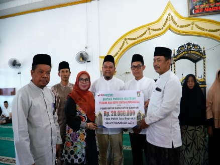 Safari Ramadan di Bukit Kemuning, Wabup Kampar Serahkan Bantuan dan Dana Pembangunan Masjid