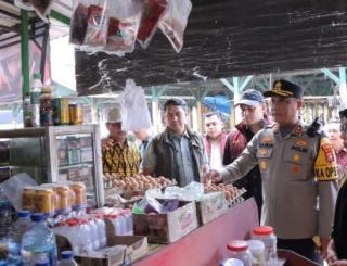 Kapolres Rokan Hilir Cek Harga Sembako Pasar Ujung Tanjung