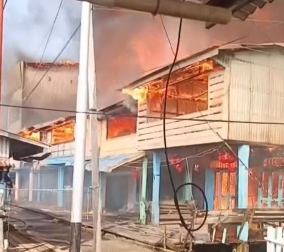 Puluhan Bangunan di Inhil Terbakar, Termasuk Mapolsek dan Kantor Babinsa