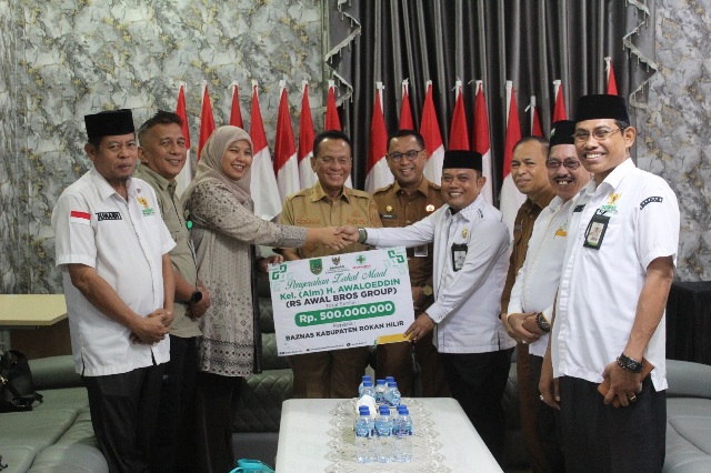 Bupati Rohil Apresiasi Zakat RS Awal Bros, Dorong Dunia Usaha Peduli Sosial