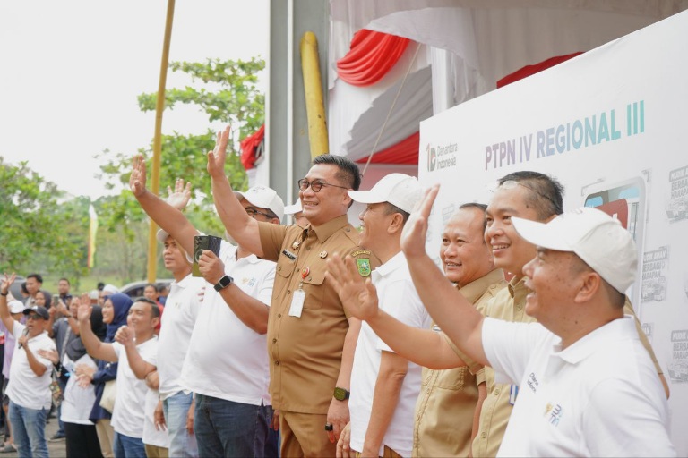 Sekda Riau Saksikan Momen Haru Mudik Gratis: Kebahagiaan Masyarakat Adalah Prioritas