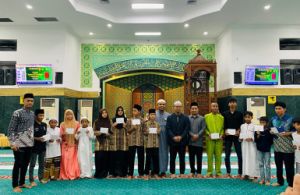 Alhamdulillah, 101 Anak Yatim Terima Santunan dari Masjid Raya Annur Provinsi Riau