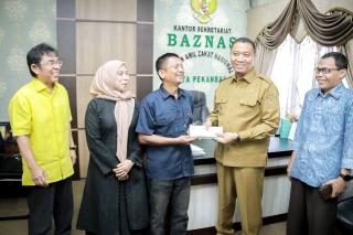 Wawako Pekanbaru Salurkan Bantuan Tunai untuk Korban Kebakaran di Kapau Sari