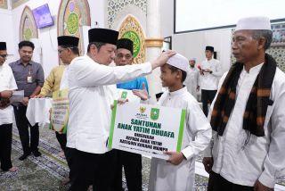 Safari Ramadan di Pelalawan, Pemprov Riau Salurkan Bantuan Masjid dan Santunan Kematian