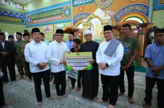 Safari Ramadan di Rengat, Pemprov Riau Salurkan Sejumlah Bantuan