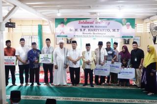 Momen Hangat Safari Ramadan, Plt Gubri SF Hariyanto Santuni Anak Yatim di Bagan Siapi-api