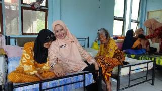 Ramadan Penuh Kepedulian, GOW Inhil Santuni Penghuni Panti Lansia