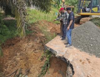 Gerak Cepat Pemprov Riau, Jalan Putus Lipat Kain-Lubuk Agung Langsung Diperbaiki