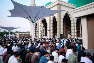 Ribuan Jamaah Padati Masjid Agung Dumai, Sekdako Sampaikan Permohonan Maaf untuk Masyarakat