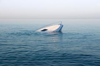 Di Duga Kelebihan Muatan, Boat Wisata Karam di Padang