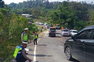 Gagal Menanjak, Truk Hantam Minibus di Simalungun, 3 Warga Riau Tewas