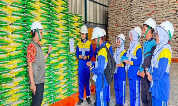 Perum Bulog KC Kampar Ajak Pelajar Kenali Ketahanan Pangan Lewat Eduwisata