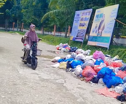 Camat Kuantan Tengah tak Paham Akar Masalah Sampah; Berhentilah Pencitraan!