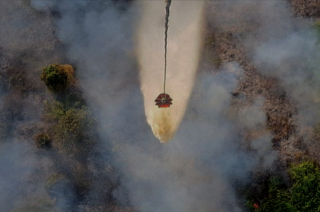 Perangi Api, 3,19 Juta Liter Air Ditumpahkan Helikopter Water Bombing di Lokasi Karhutla