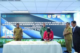 Disaksikan Menteri LH, Bupati Siak Teken MoU PSEL Mengubah Sampah Jadi Listrik