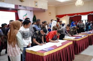 Dorong Transparansi, 310 Personel Tim Pembina Samsat Riau Teken Pakta Integritas
