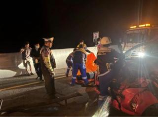Tragedi Dini Hari di Tol Permai: Diduga Mengantuk, Calya Tabrak Truk Hingga Dua Orang Tewas
