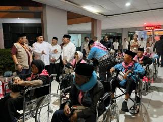 Plt Gubri Lepas Rombongan Kloter 4 Embarkasi Batam JCH Asal Riau