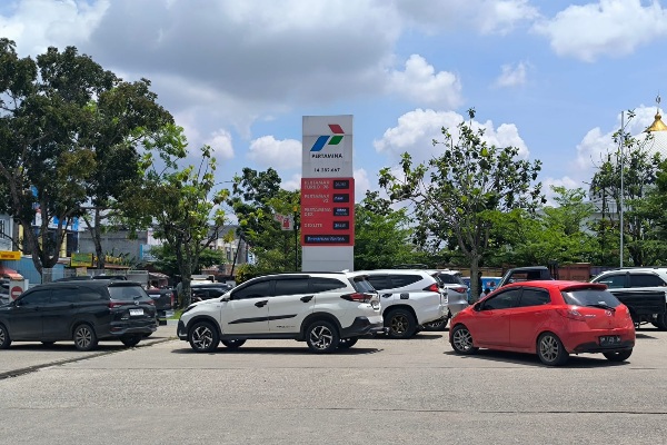 Antrean BBM Mengular, Warga Riau Diuji Kesabarannya Menunggu Pasokan