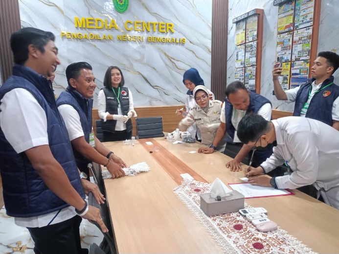 Tes Urine Mendadak Puluhan Hakim Panitera dan ASN di Bengkalis, Ini Hasilnya
