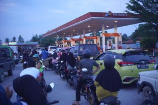 Antrian BBM di SPBU Masih Terjadi, Masyarakat Diminta Tidak Panik Meski Kekurangan Pasokan Energi 