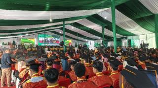 ‎UMRI Kukuhkan 418 Lulusan, Perdana 11 Lulusan dari Program Pascasarjana