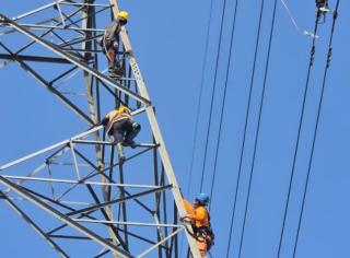 Listrik di Riau Kembali Normal 100 Persen, Perjuangan Nonstop Petugas PLN Berhasil