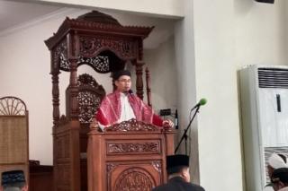 Khatib Salat Iduladha Masjid Al Maqari Riau Soroti Ancaman Pinjol dan Kemiskinan Umat