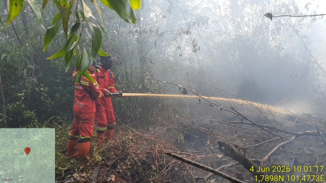 Karhutla Tanjung Kapal Masih Aktif, Alat Berat Dikerahkan Sekat Api dan Pembuatan Embung untuk Water Bombing