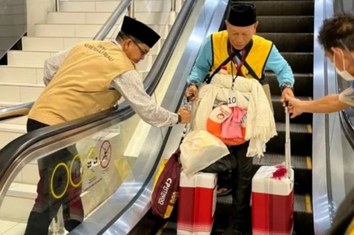 Kakanwil Kemenhaj Riau Ajak Jemaah Kloter BTH-05 Menjaga Kemabruran Haji Sepulang dari Tanah Suci