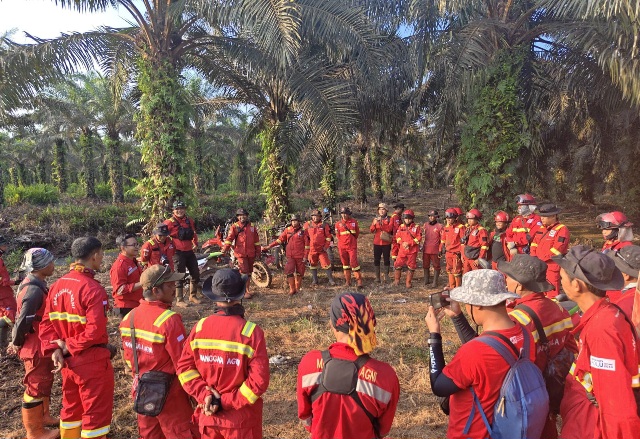 Manggala Agni dan Regdam PT SRL Berhasil Kepung Karhutla Rupat