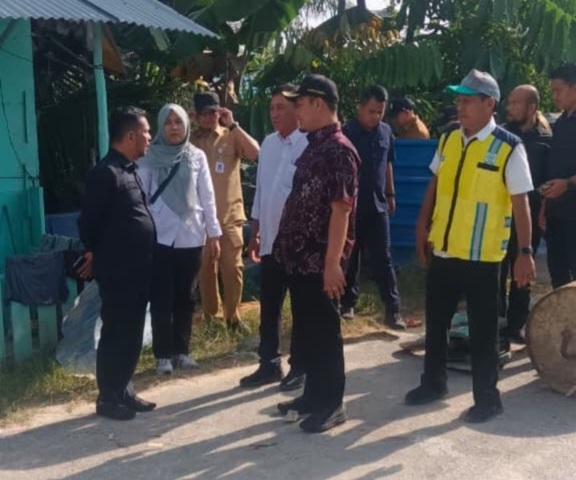 Wako Pekanbaru Cek Kondisi Jembatan Amblas di Nelayan, Jembatan Darurat Segera Dibangun